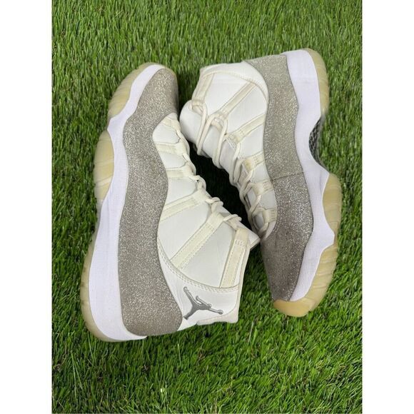 Size 11 women’s - Nike Air Jordan 11 Retro White Metallic Silver Glitter Sneake - Picture 5 of 9